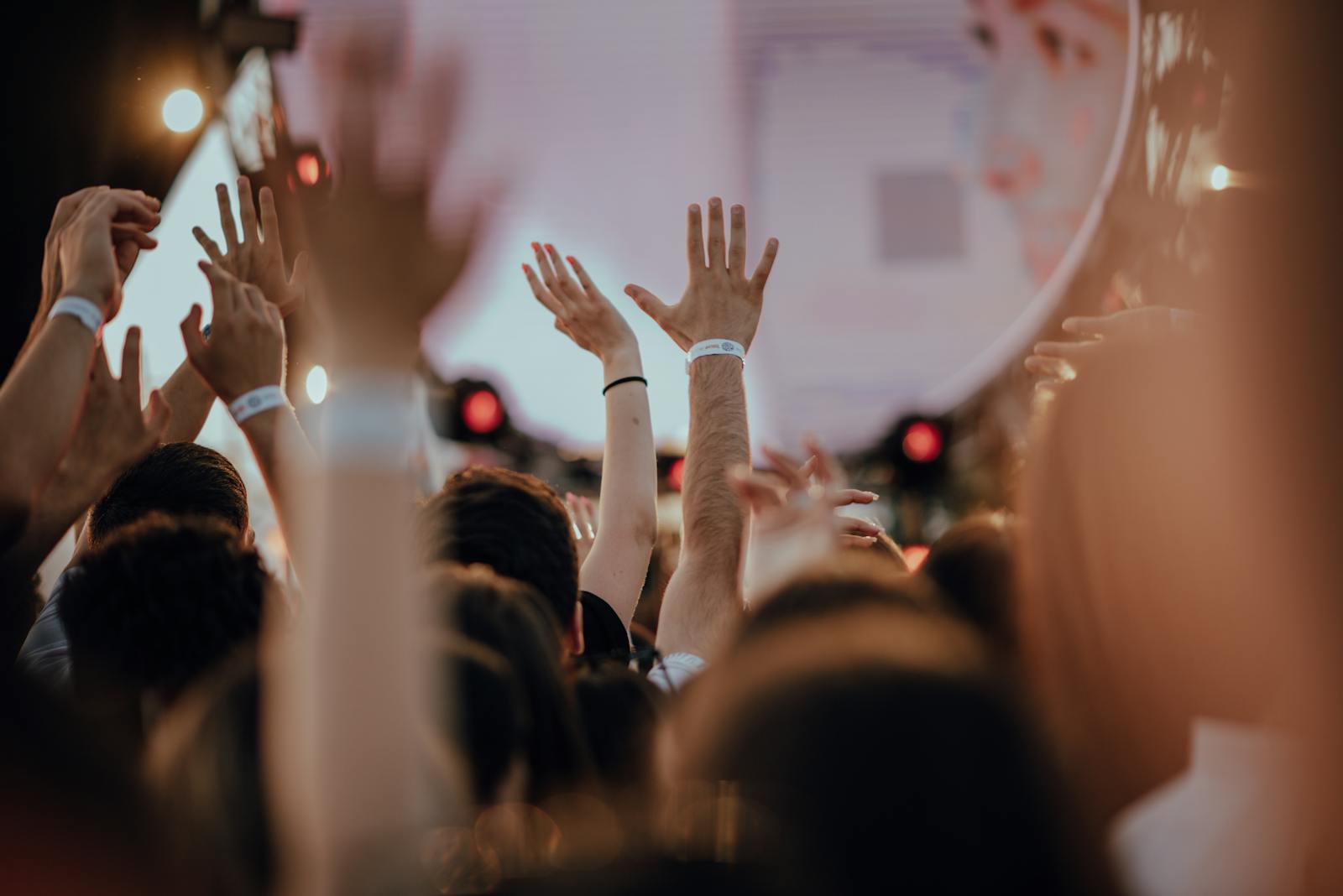 RFID Wristbands for Music Festivals 2026 — Cashless Payment, Access Control & Fan Engagement