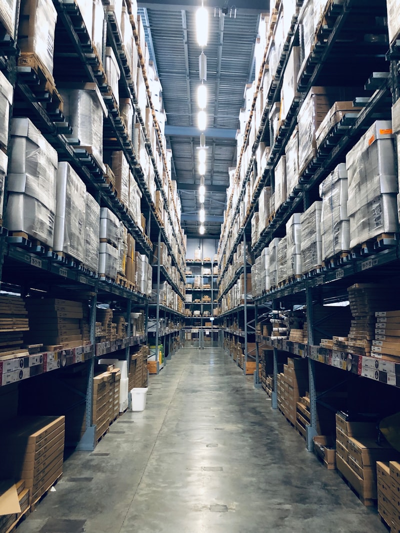 RFID LED tag flashing to guide warehouse picker to item location