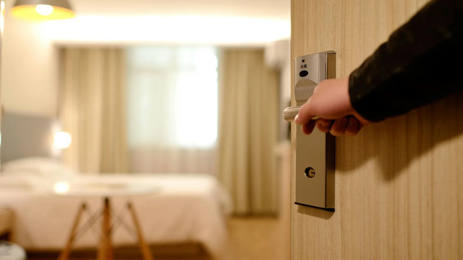 dormakaba Saflok hotel key card compatibility. Quantum and Messenger LENS locks with RFID guest card
