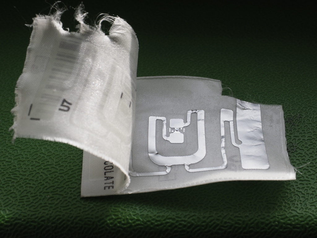 {chip:impinj-m750:name} UHF Inlay — 32-bit User Memory