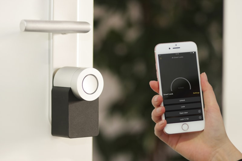 How NFC Door Locks Work with RFID Cards