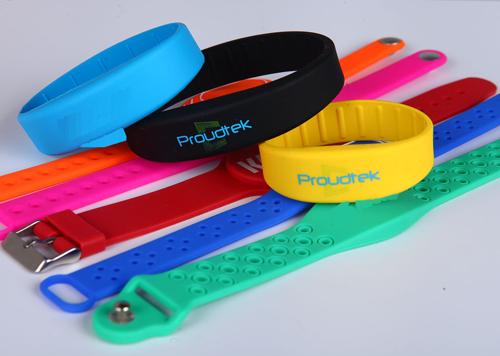RFID silicone wristband with tags and cards — durability lifespan comparison