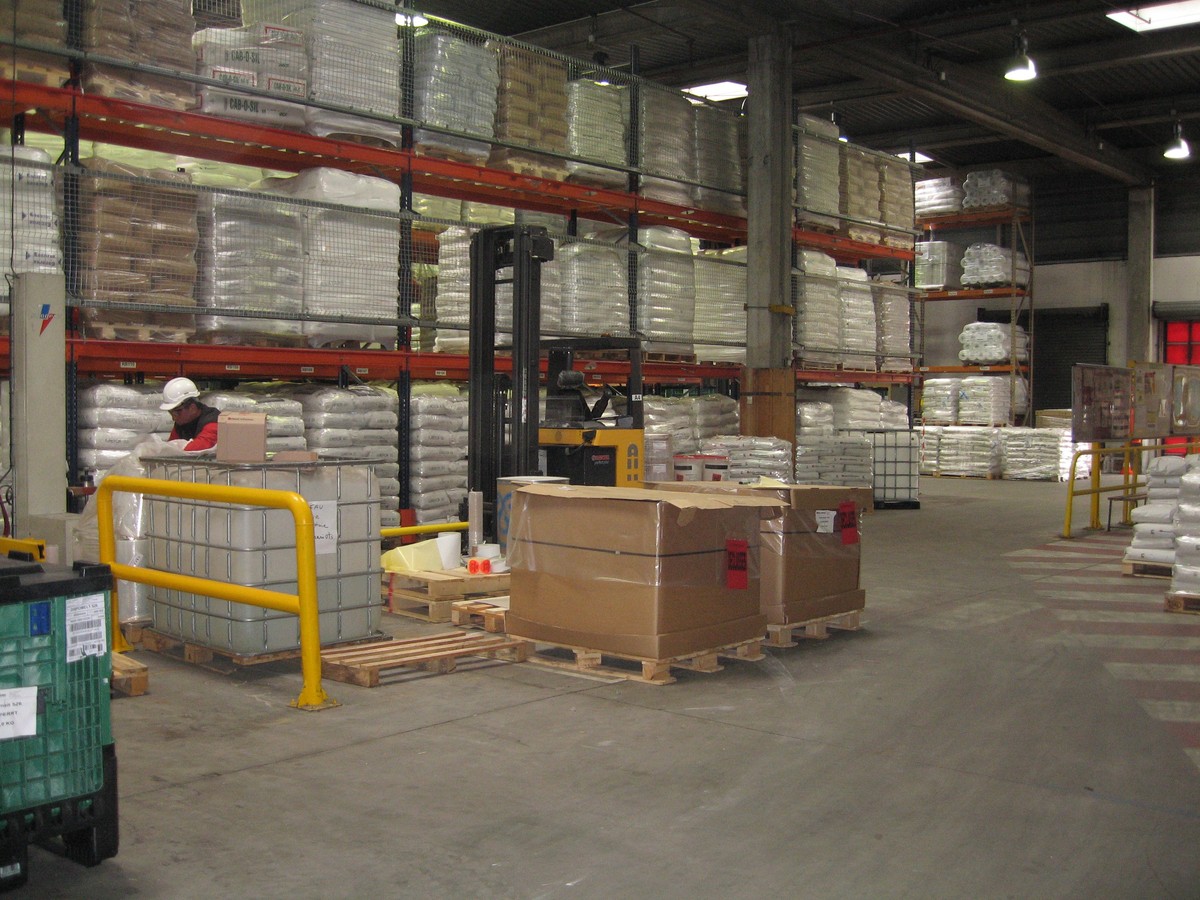 UHF RFID Pallet Label — Dock-Door Portal Reads
